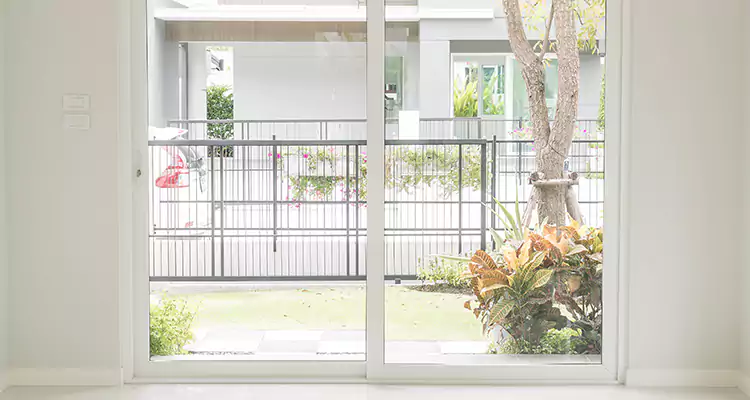 Balcony Screen Door Repair in Altamonte Springs, FL