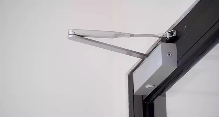 Screen Door Closer Repair in Altamonte Springs, FL