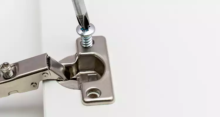 Screen Door Hinge Repair in Altamonte Springs, FL