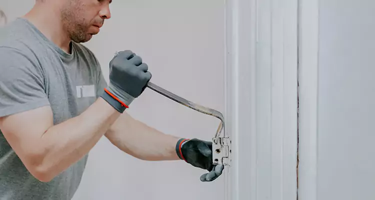 Cracked Door Jamb Repair in Altamonte Springs, FL