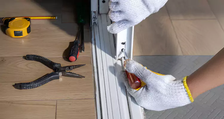 Screen Door Wheel Replacement in Altamonte Springs, FL