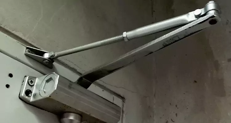 Door Closer Oil Leak Repair in Altamonte Springs, FL