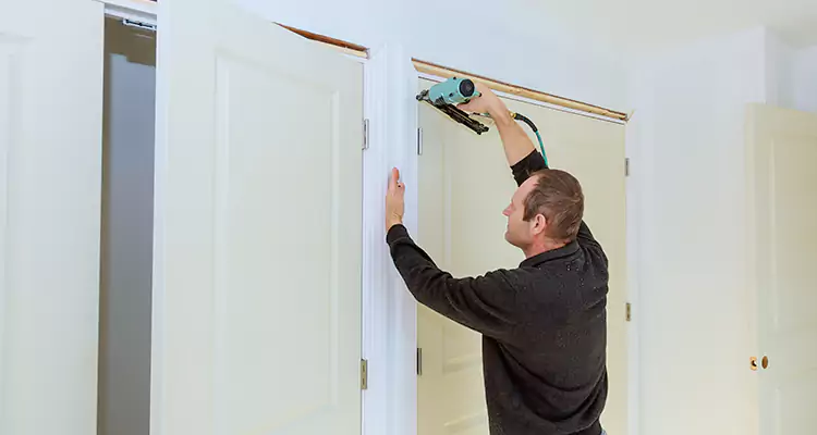 Top Rated Door Fixing ServiceFixing Garage Door Track in Altamonte Springs, FL