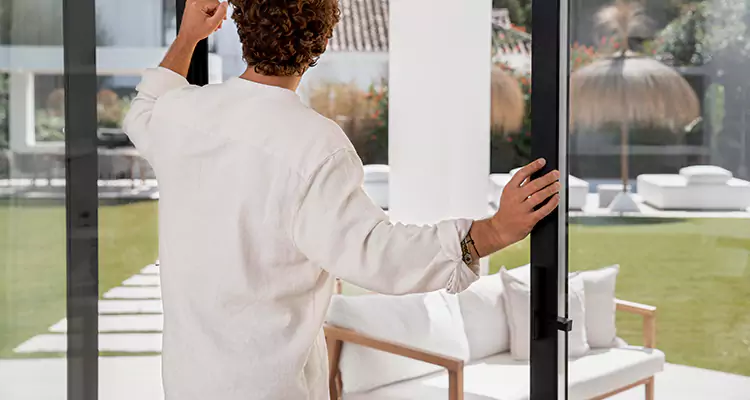 Sliding Screen Door Maintenance for Closing Issues in Altamonte Springs, FL