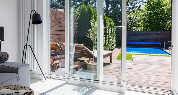 Fixing A Sliding Screen Door Roller in Altamonte Springs, FL